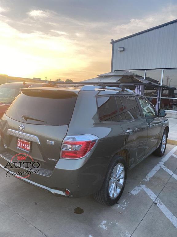 used 2010 Toyota Highlander Hybrid car, priced at $5,593