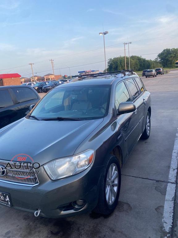 used 2010 Toyota Highlander Hybrid car, priced at $5,593