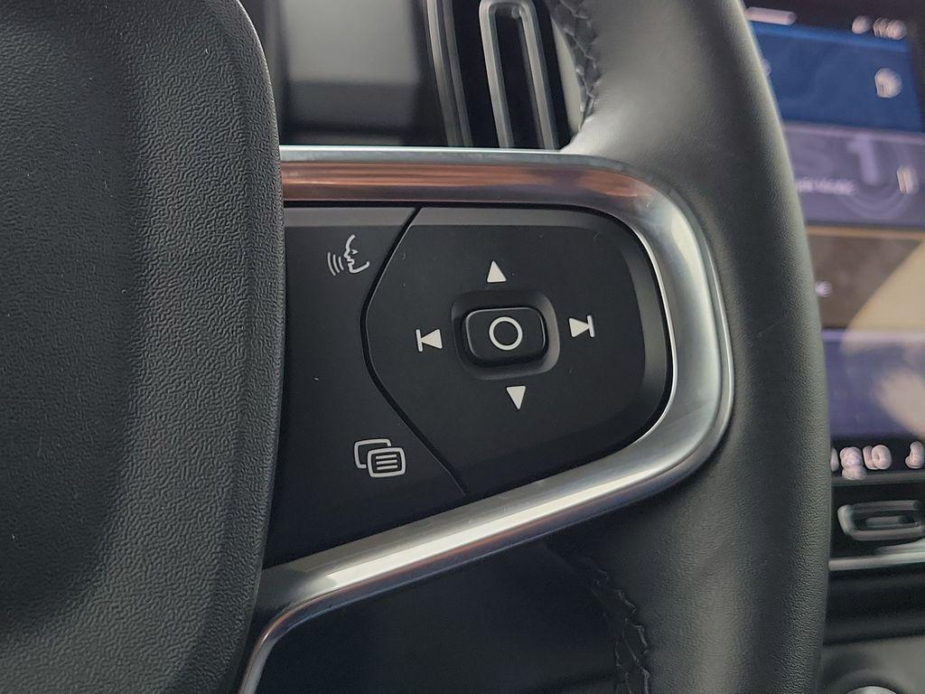 used 2025 Volvo XC40 car, priced at $33,036