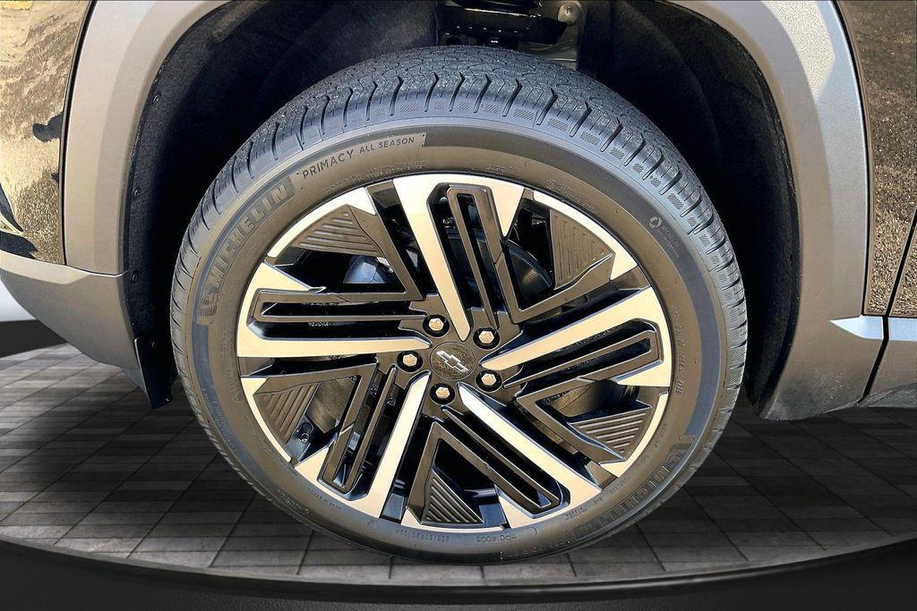 new 2026 Chevrolet Equinox car, priced at $35,865