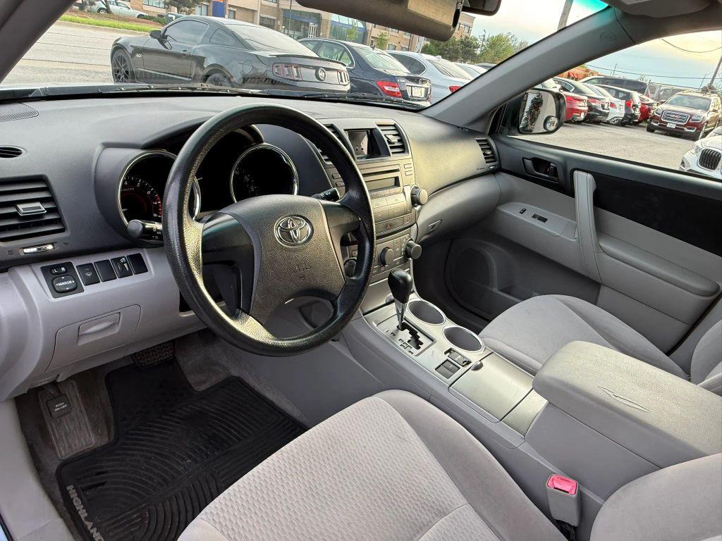 used 2009 Toyota Highlander car, priced at $8,900