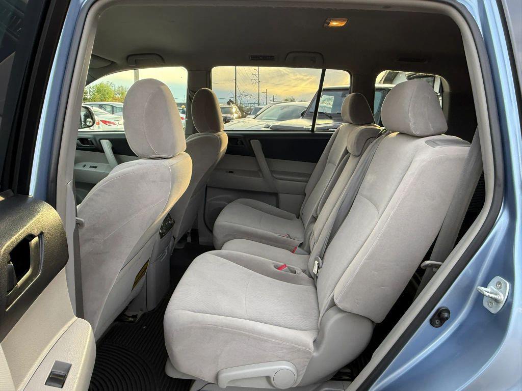 used 2009 Toyota Highlander car, priced at $8,900
