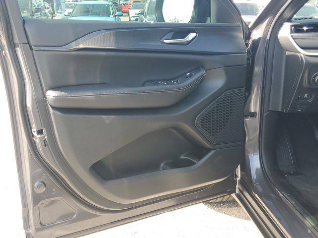 new 2025 Jeep Grand Cherokee car, priced at $37,951