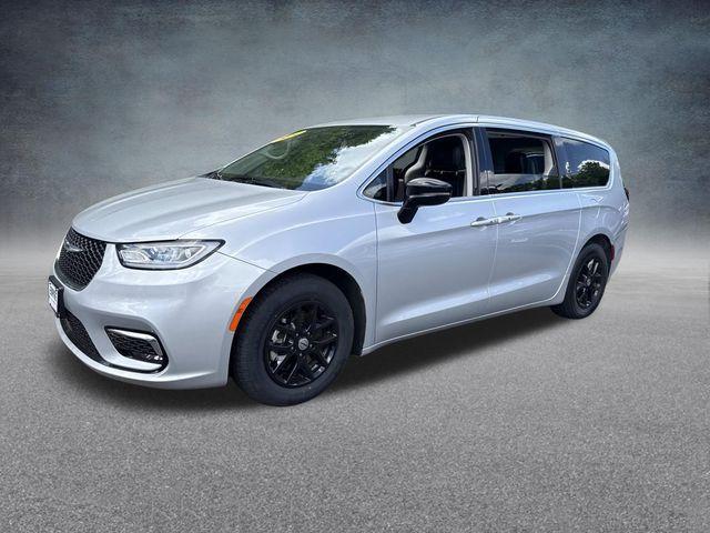 used 2024 Chrysler Pacifica car, priced at $26,775