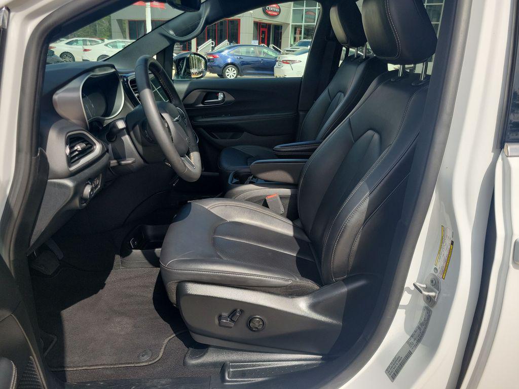 used 2025 Chrysler Pacifica car, priced at $27,971