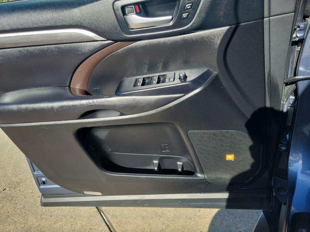 used 2018 Toyota Highlander car, priced at $21,247