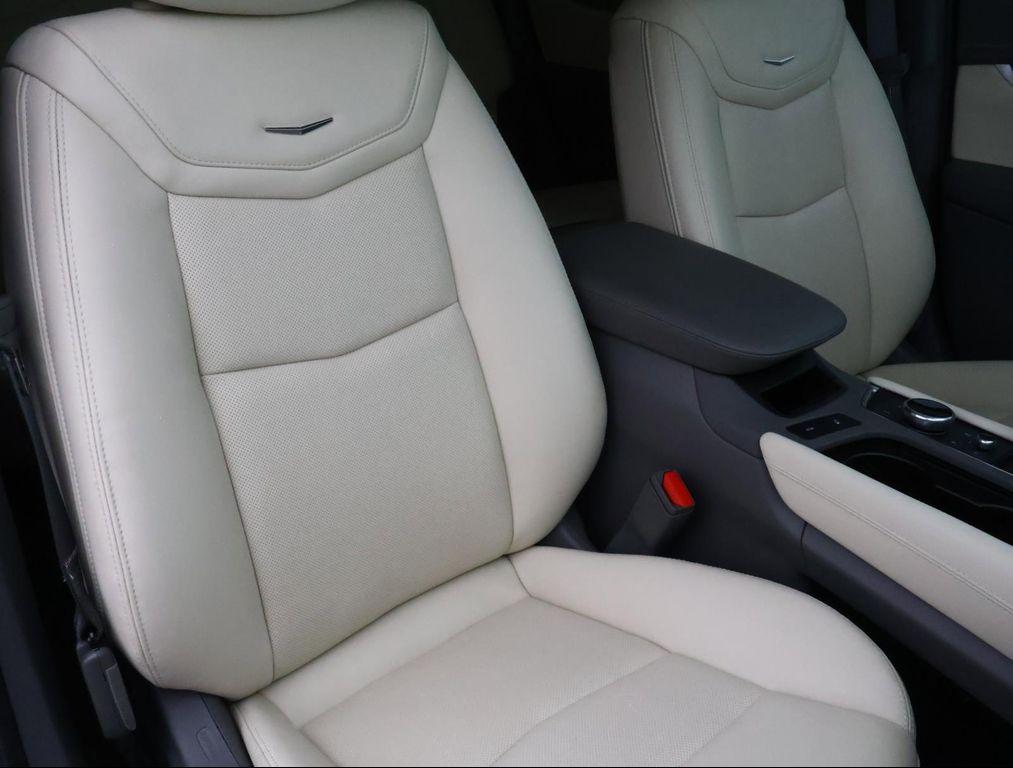 used 2025 Cadillac XT5 car, priced at $44,369
