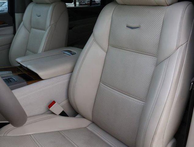 used 2022 Cadillac Escalade ESV car, priced at $55,999