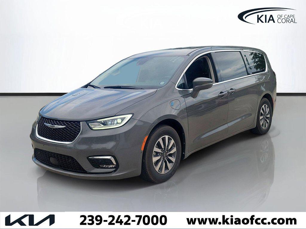 used 2022 Chrysler Pacifica Hybrid car, priced at $20,084