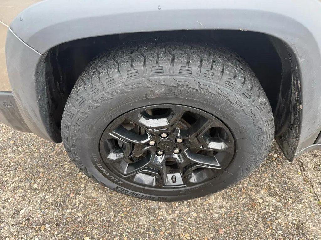 used 2021 Jeep Cherokee car, priced at $19,004