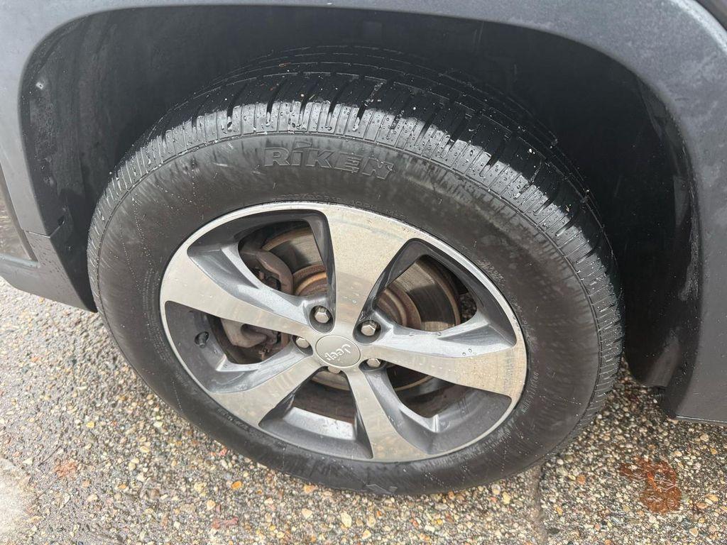 used 2019 Jeep Cherokee car, priced at $14,800