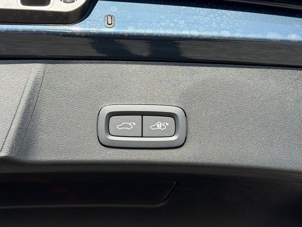 new 2026 Volvo XC40 car, priced at $54,175