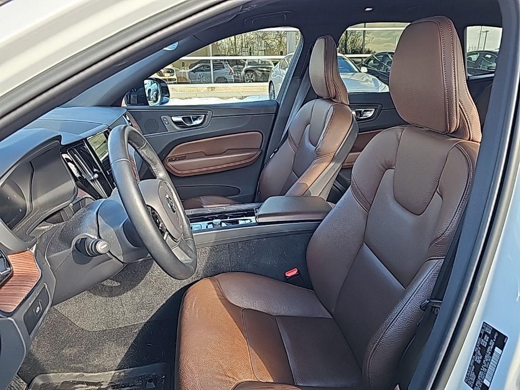 used 2023 Volvo XC60 car, priced at $32,899
