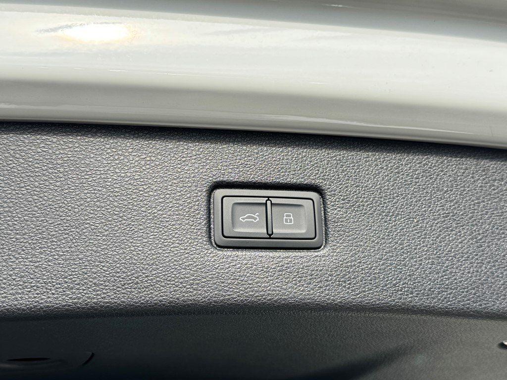 new 2026 Audi Q7 car, priced at $73,038