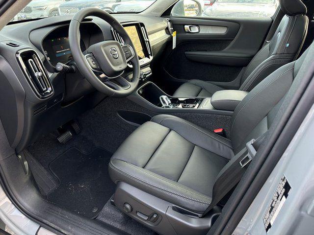 new 2025 Volvo XC40 car