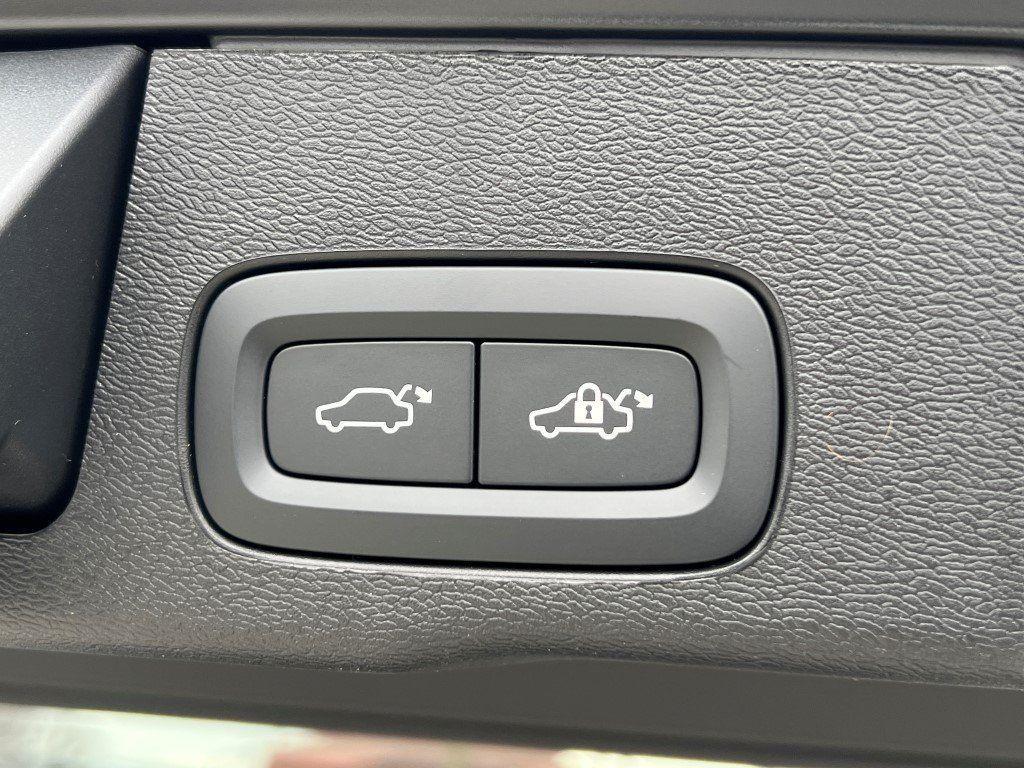 new 2026 Volvo XC60 car, priced at $64,375