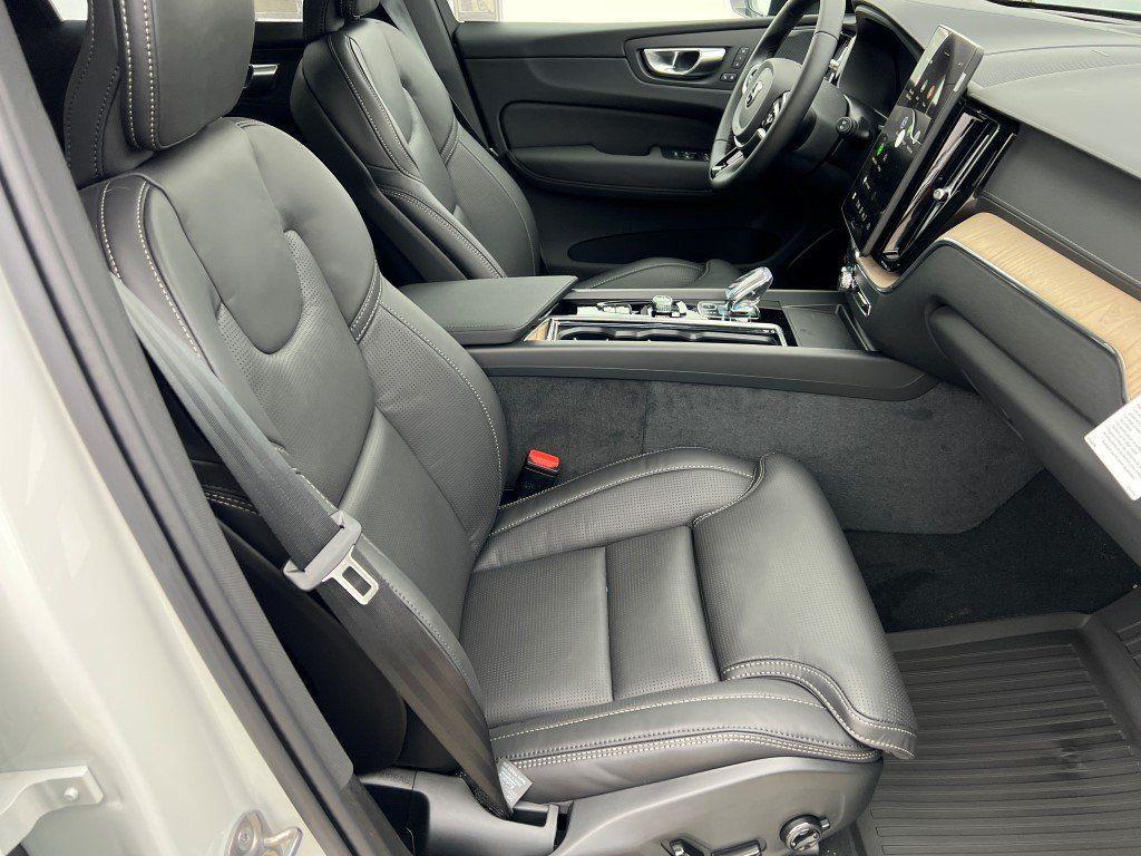 new 2026 Volvo XC60 car, priced at $64,375
