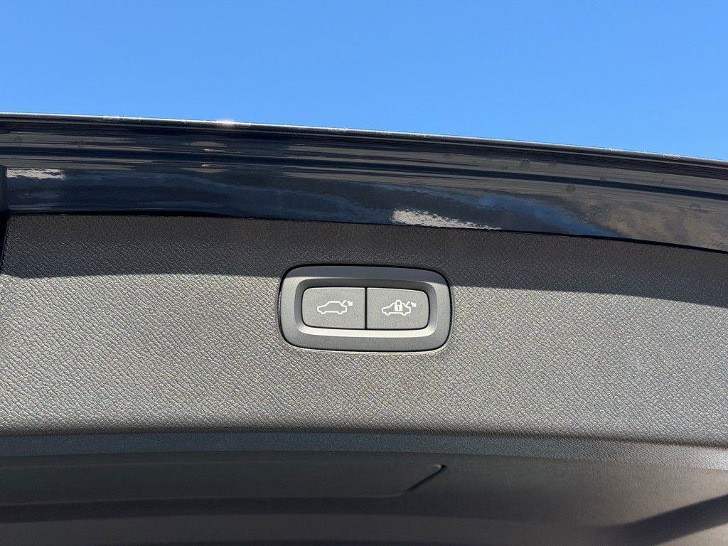 new 2026 Volvo XC90 car, priced at $75,695