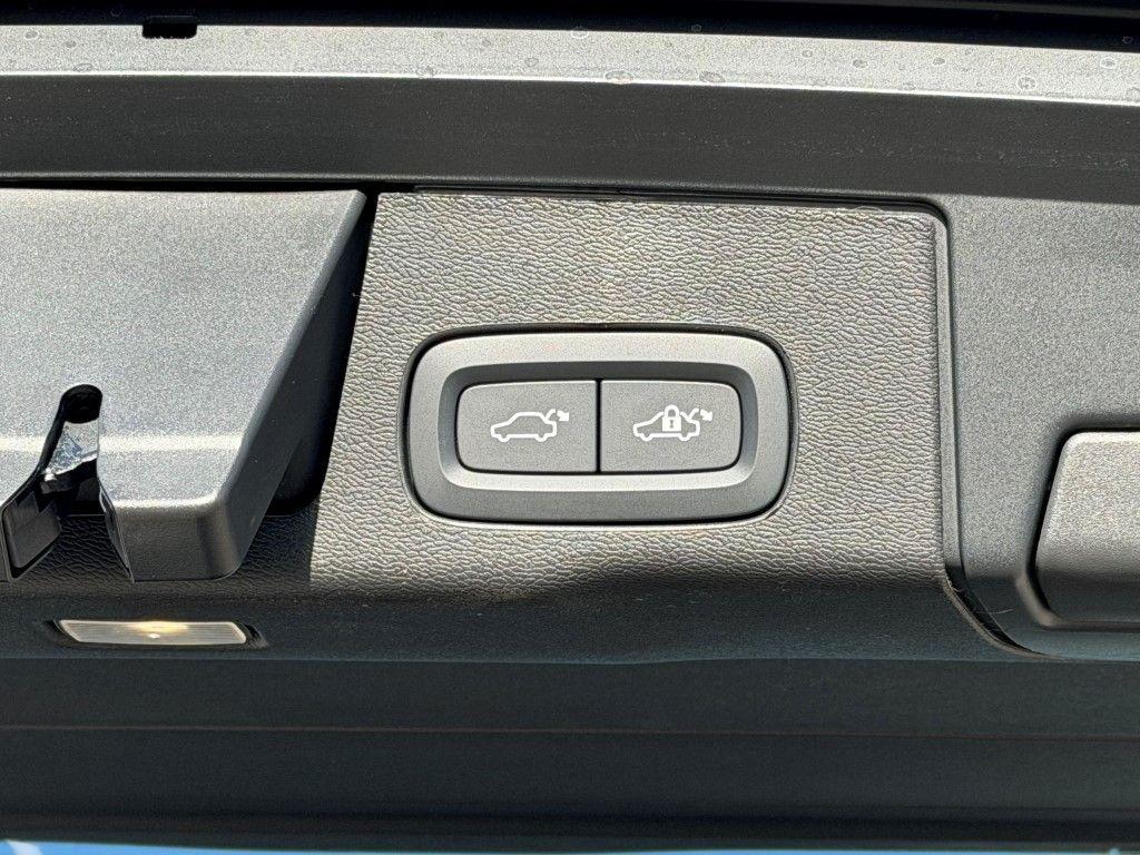 new 2026 Volvo XC60 car, priced at $61,045