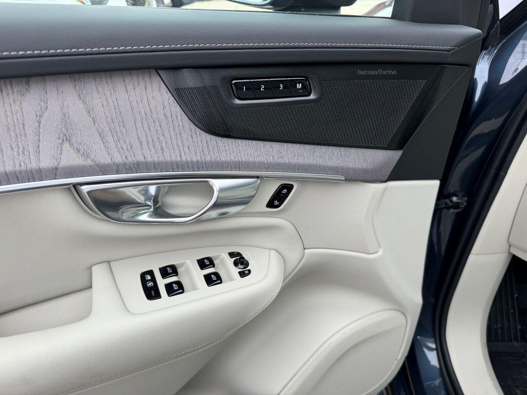 new 2026 Volvo XC90 Plug-In Hybrid car, priced at $85,745