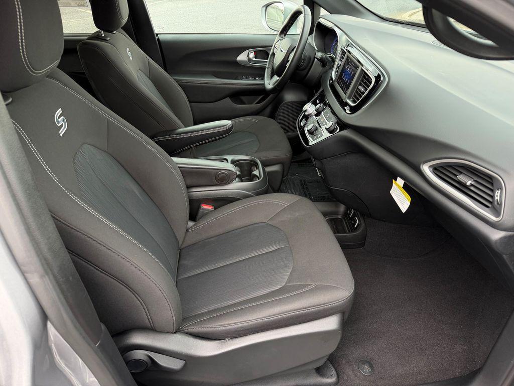 used 2020 Chrysler Pacifica car, priced at $20,566