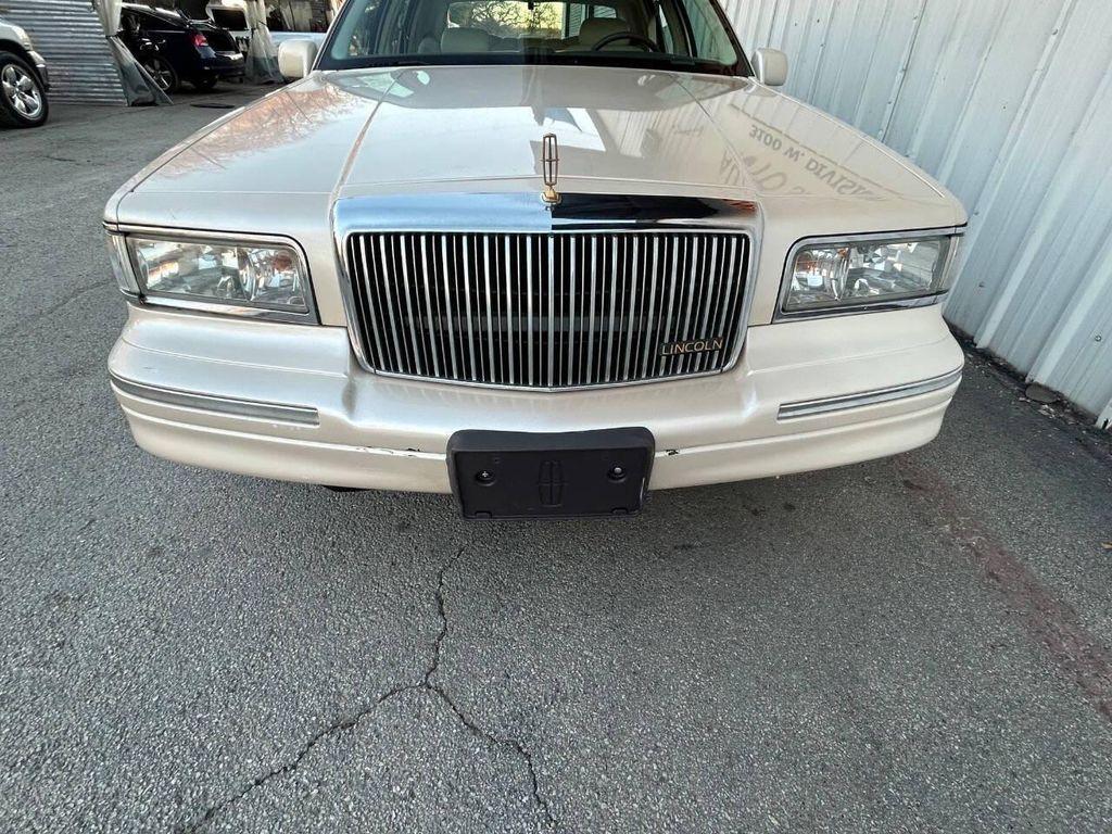 used 1997 Lincoln Town Car car, priced at $4,998