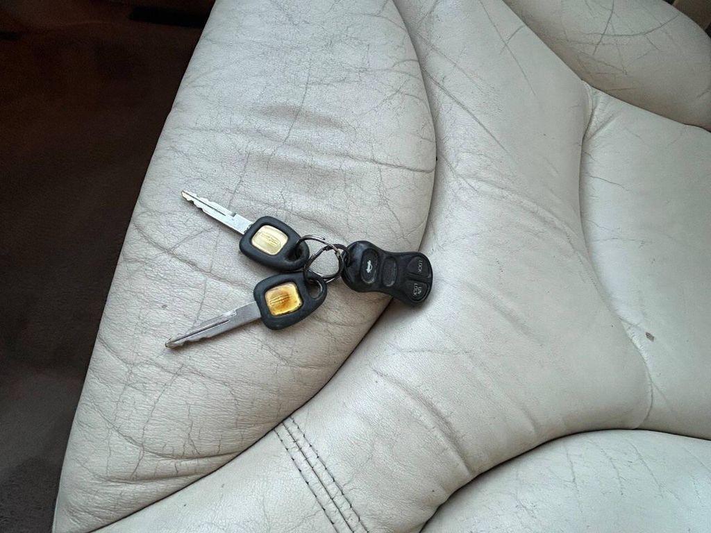 used 1997 Lincoln Town Car car, priced at $4,998