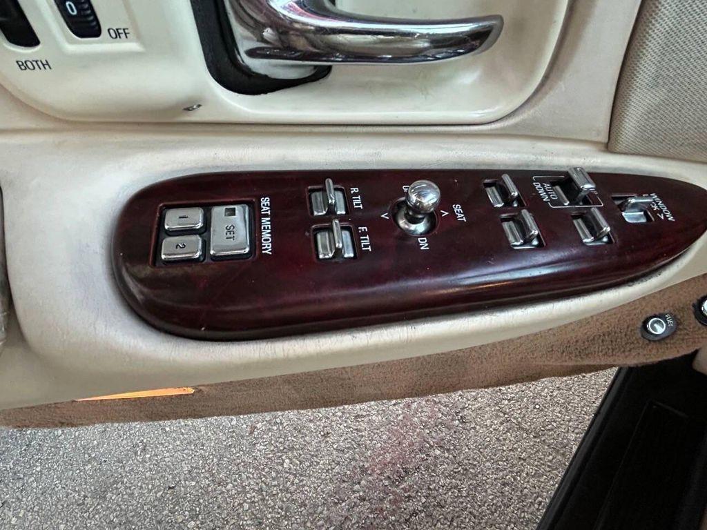 used 1997 Lincoln Town Car car, priced at $4,998