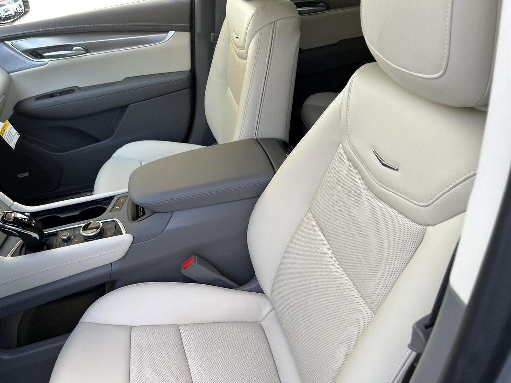 new 2026 Cadillac XT5 car, priced at $57,470