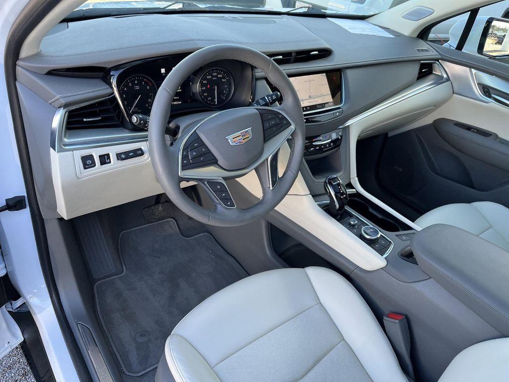 used 2025 Cadillac XT5 car, priced at $47,990