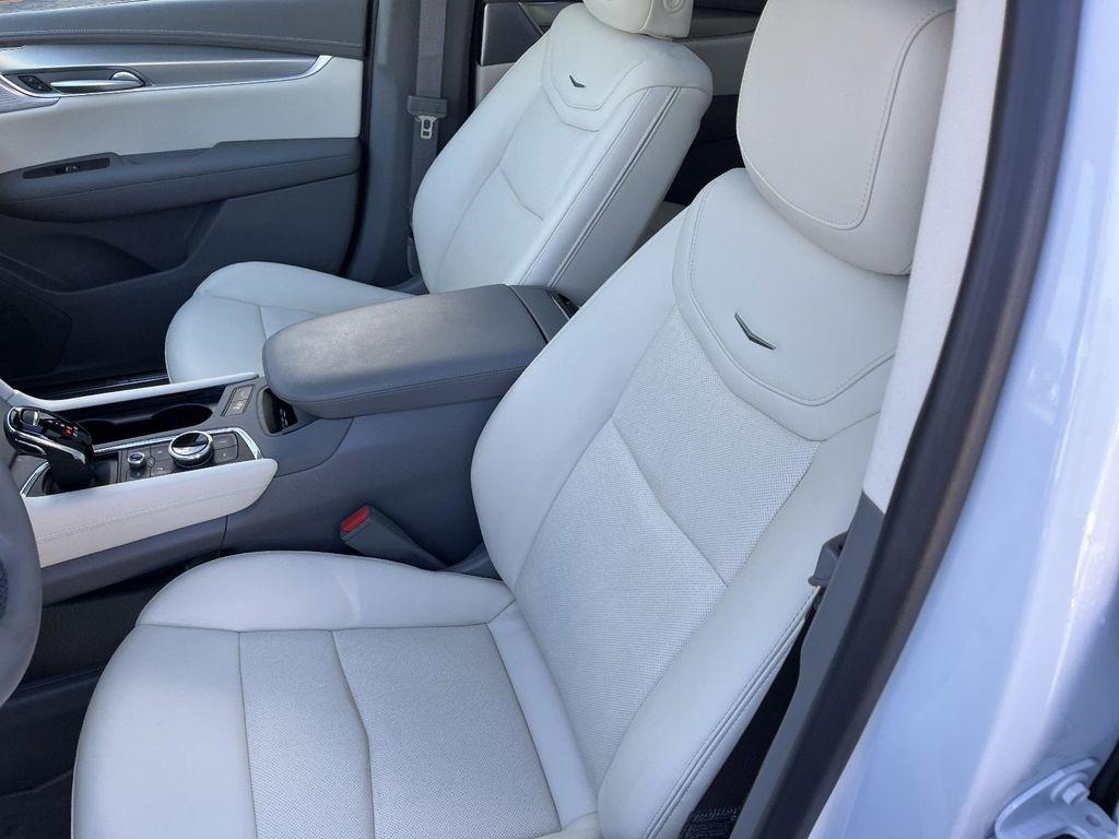 used 2025 Cadillac XT5 car, priced at $47,990