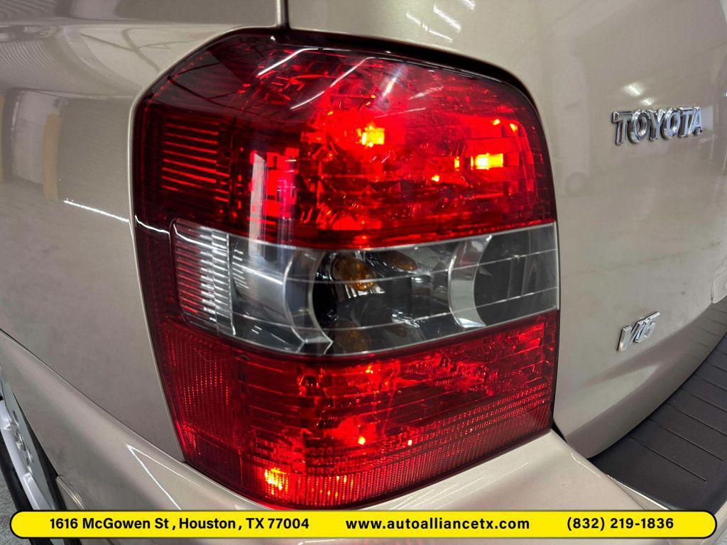 used 2006 Toyota Highlander car, priced at $6,660