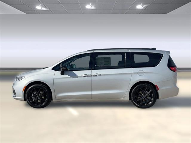 new 2026 Chrysler Pacifica car, priced at $39,491