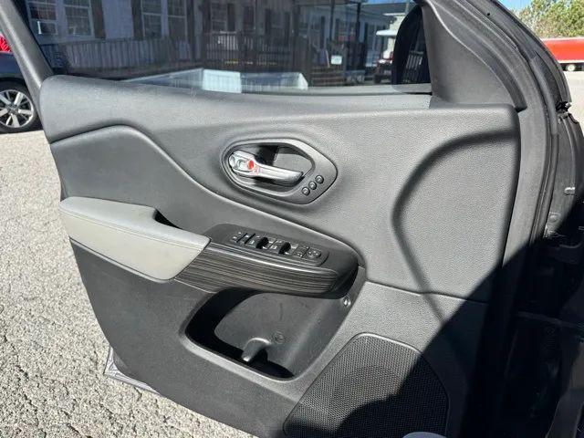 used 2014 Jeep Cherokee car, priced at $10,380