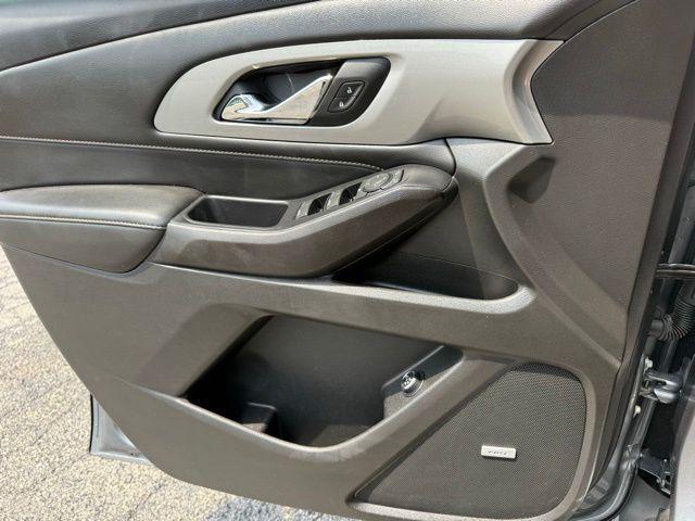 used 2021 Chevrolet Traverse car, priced at $17,418
