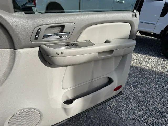 used 2009 Chevrolet Avalanche car, priced at $11,950