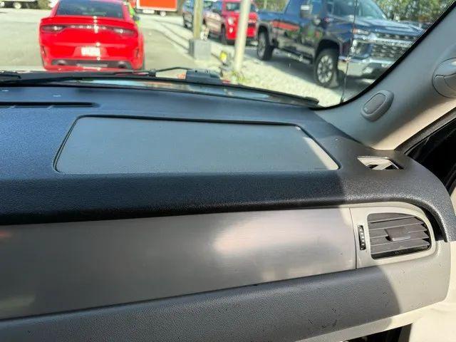 used 2009 Chevrolet Avalanche car, priced at $11,950