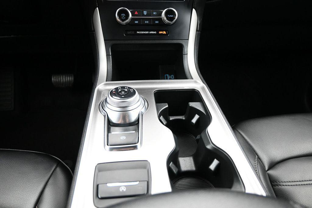 used 2024 Ford Edge car, priced at $26,900