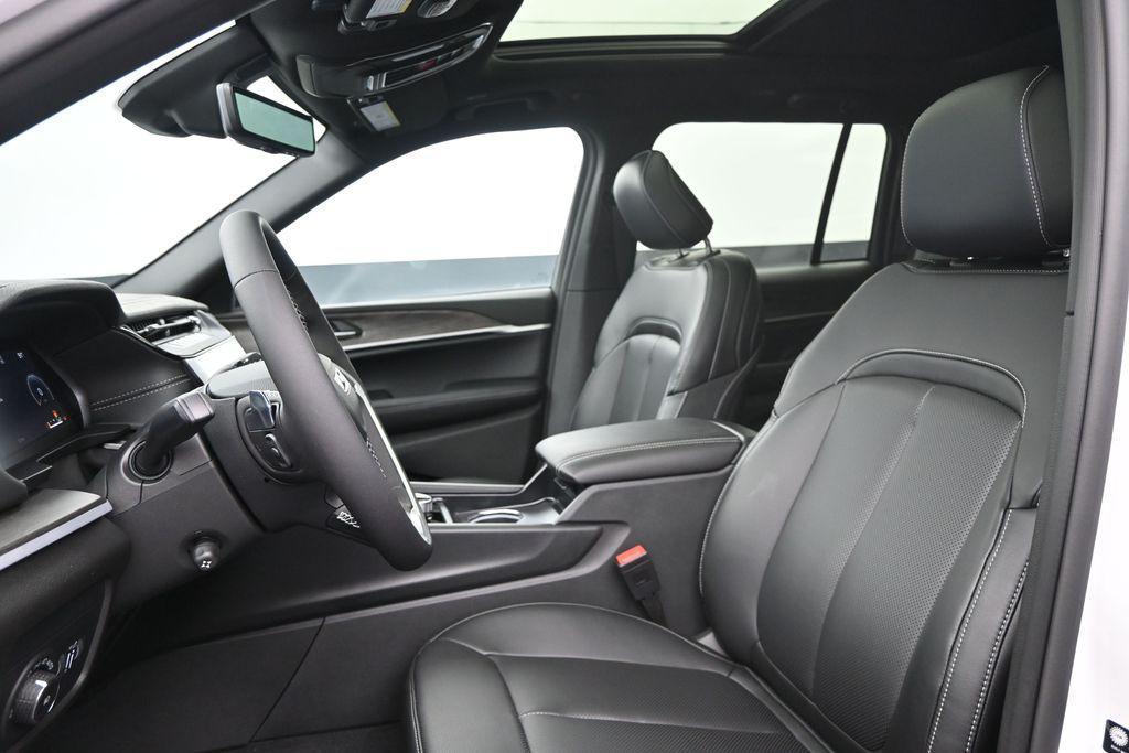 new 2026 Jeep Grand Cherokee car, priced at $42,835