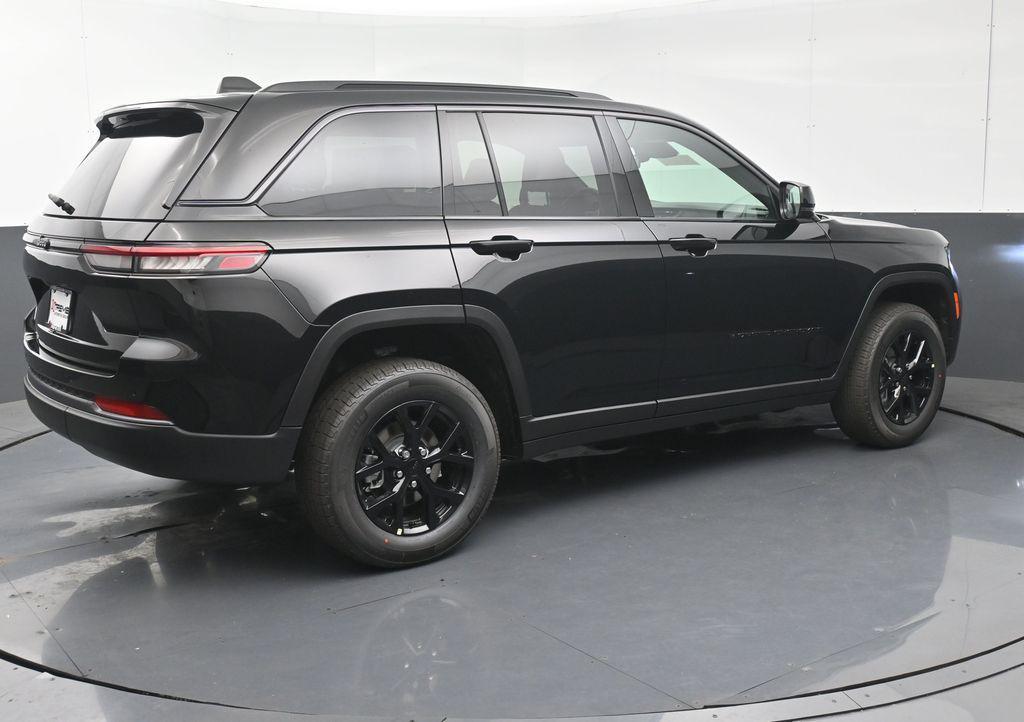 new 2026 Jeep Grand Cherokee car, priced at $41,525