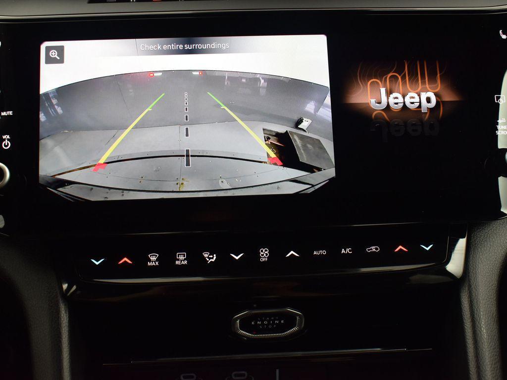 new 2026 Jeep Grand Cherokee car, priced at $41,525