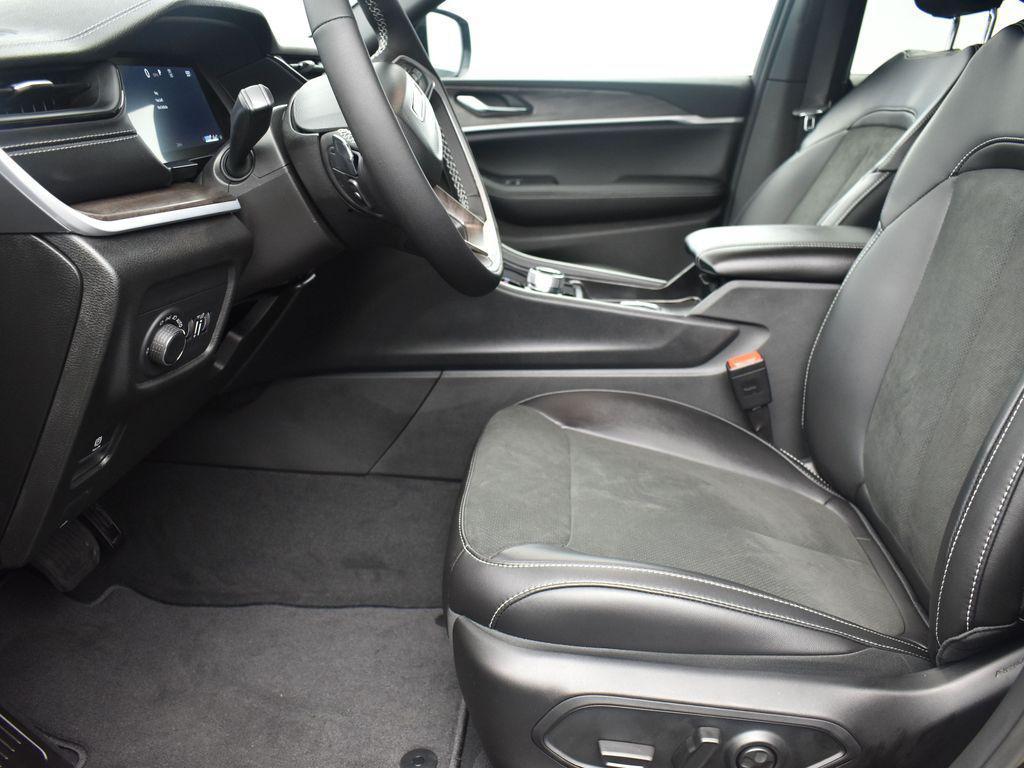 new 2026 Jeep Grand Cherokee car, priced at $41,525