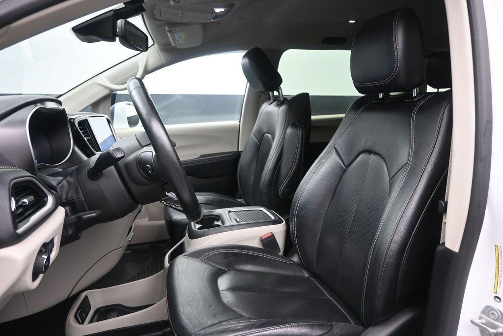 used 2022 Chrysler Pacifica Hybrid car, priced at $21,000