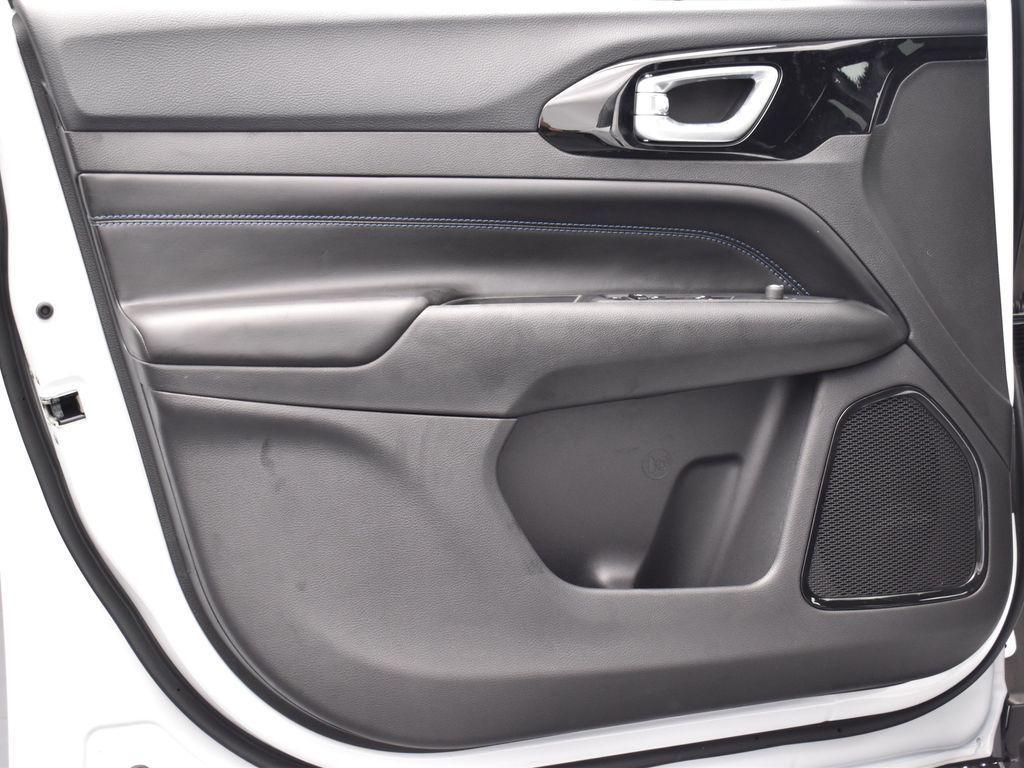 new 2026 Jeep Compass car, priced at $29,985