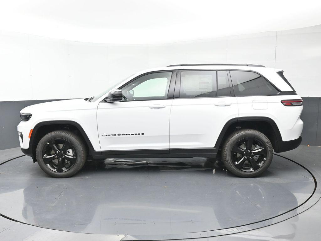 new 2025 Jeep Grand Cherokee car, priced at $35,125