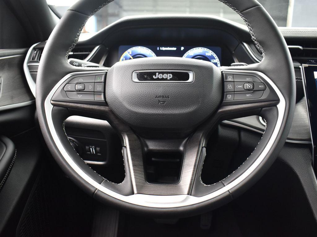 new 2025 Jeep Grand Cherokee car, priced at $35,125