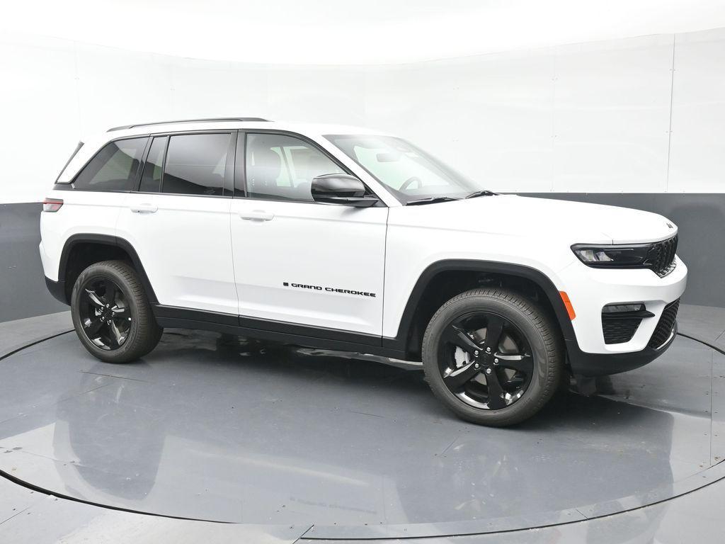 new 2025 Jeep Grand Cherokee car, priced at $35,125