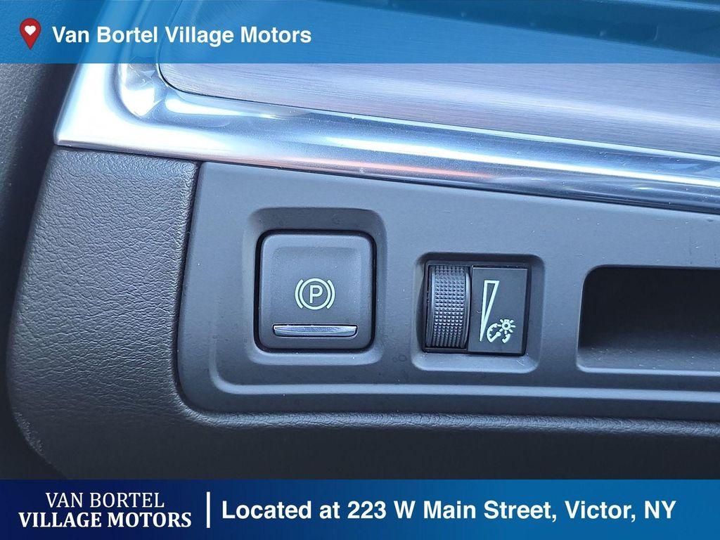 used 2021 Cadillac XT5 car, priced at $25,500