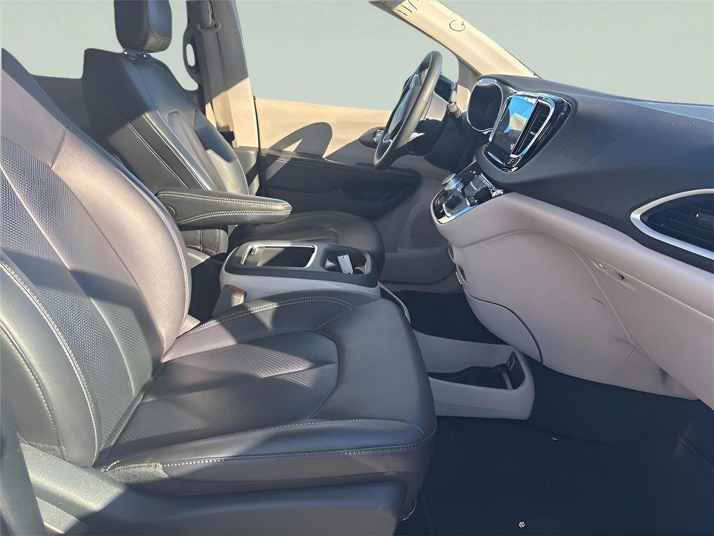 used 2024 Chrysler Pacifica car, priced at $27,775