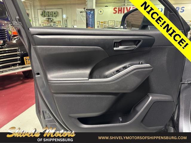 used 2020 Toyota Highlander car, priced at $24,987